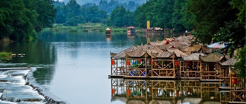 素有一平二固三夹关的美誉,距成都93公里