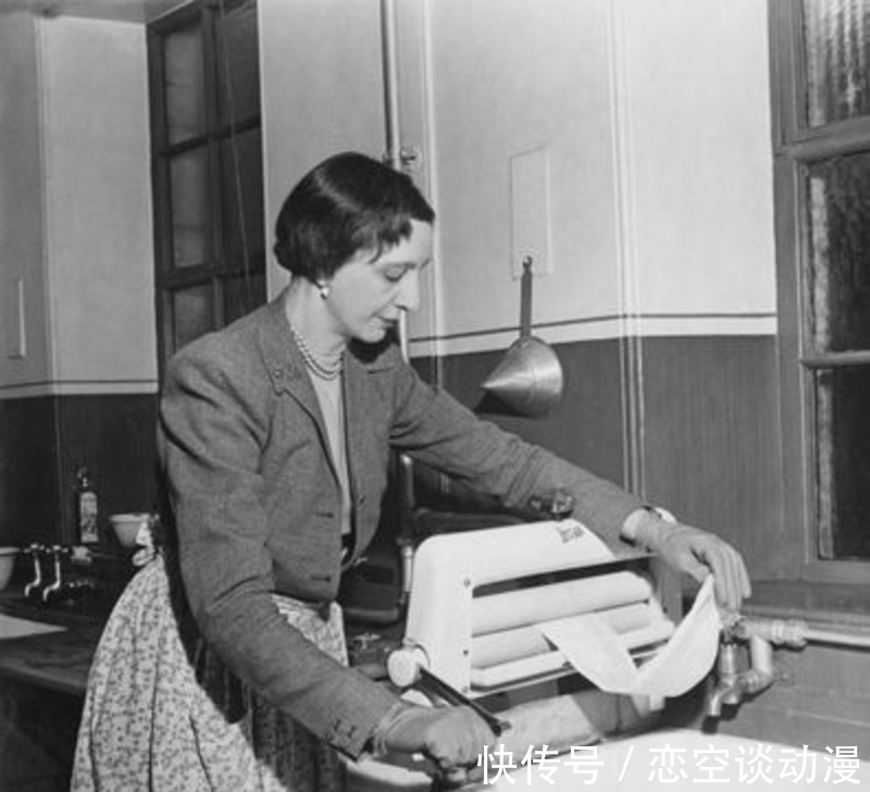 小屋|从公主到女王,穷苦女教师陪伴16年,退休卖小说王室怒收御赐婚房