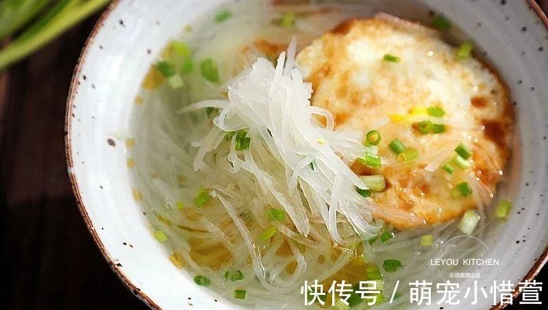 秋冬|秋冬适合多吃萝卜，和鸡蛋一起炖成汤，花不了5块钱，又鲜又好喝