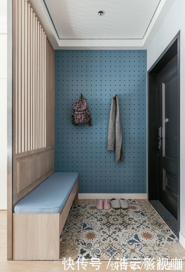 客厅|这对夫妻很有远见，客厅不放沙发茶几，让一家人的感情快速升温