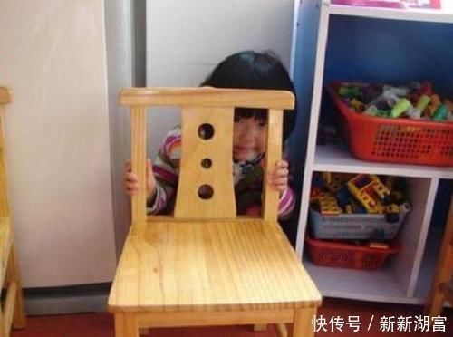 女儿|“妈妈,躲猫猫”,宝妈玩游戏不配合,2岁女儿抬起手臂咬了一口