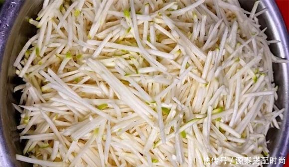 这菜酷似萝卜,8毛钱一斤,遇到要多买些,腌起来冬季吃最美味