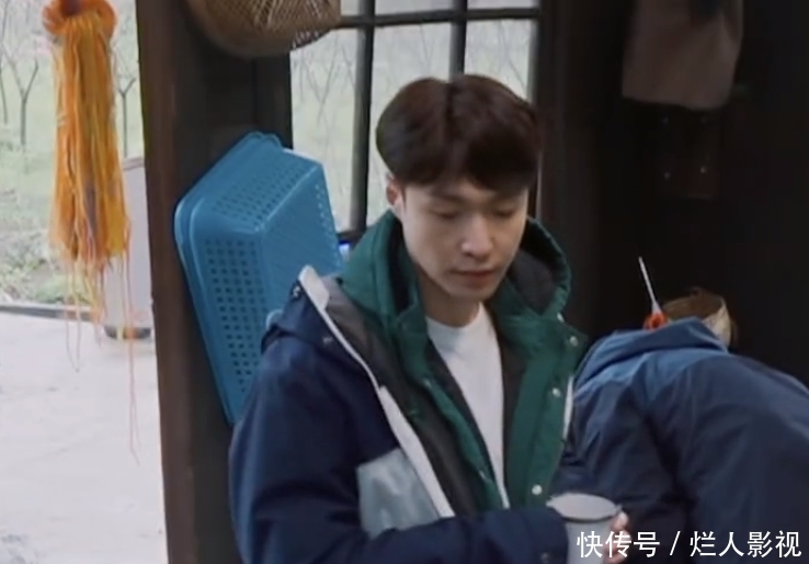 张艺兴录制《向往的生活》手足无措,黄磊:这不是鸡条,没有任务