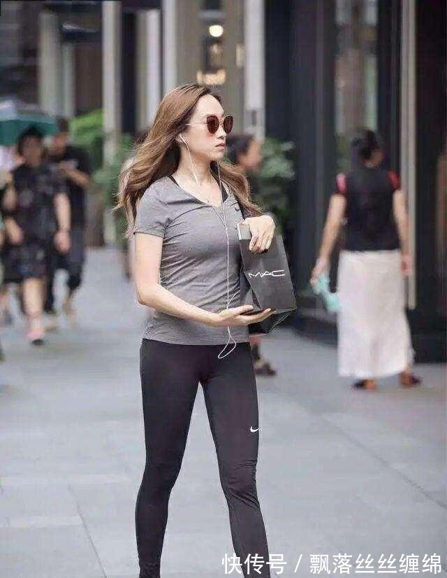 时尚感 明亮耀眼的打底裤蕴含着浓浓的时尚感,气质女生都喜欢,优雅美丽!