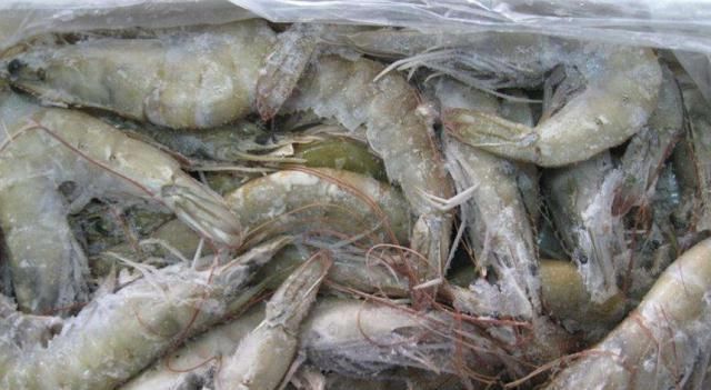 买虾时,不管价格高低,看到这4种都不能要,健康第一,别买错