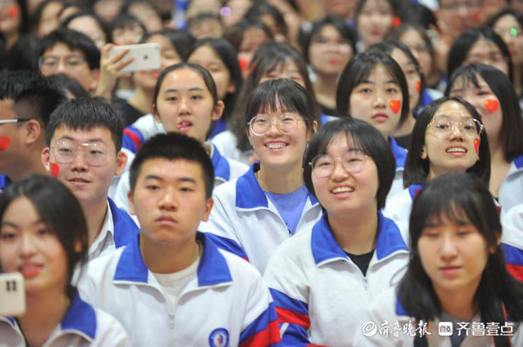 高中|回忆杀！老师制作高中三年的短片，引得同学阵阵欢呼