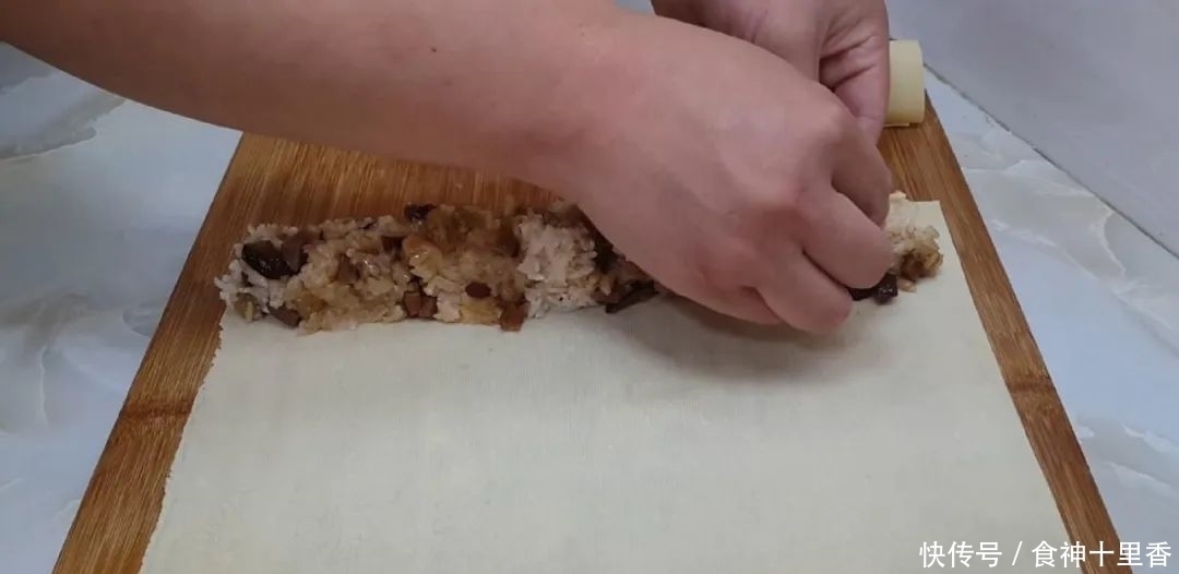 糯米又出新吃法,加2把红枣,个个焦脆又软糯,出锅孩子抢着吃