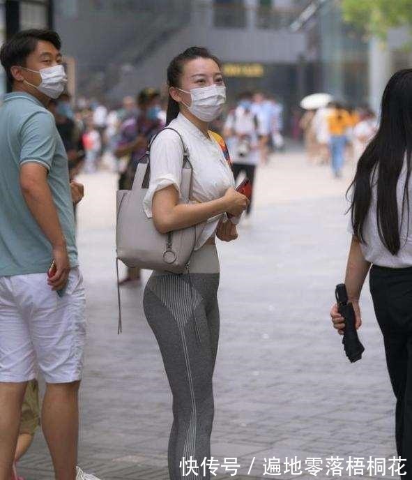 肤色 贴身提臀的打底裤，配色亮眼吸睛，特别好看