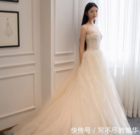 太好看了,彻底被试婚纱的小姐姐迷到了,网友:仙女模样
