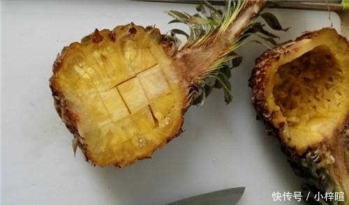 米饭不和鸡蛋炒,和这水果炒,酸甜开胃,颜色鲜艳,粒粒分明松散