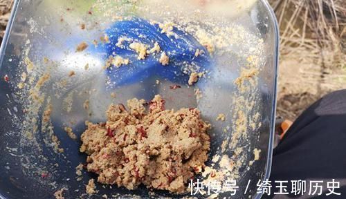 蚯蚓|天冷了,饵料这样搭配鲫鱼最喜欢,别不信,不怕大鲫鱼不上钩!