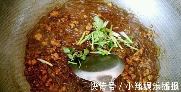 泡发粉条别只知道傻傻用水,大厨教你一招,5分钟快速泡软还筋道