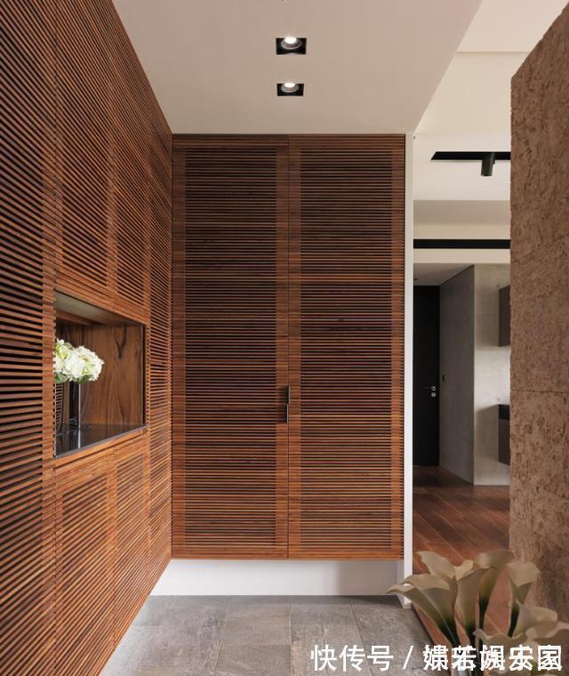 墙面|入户别装鞋柜了,这样设计实用上档次,推开门就是惊喜