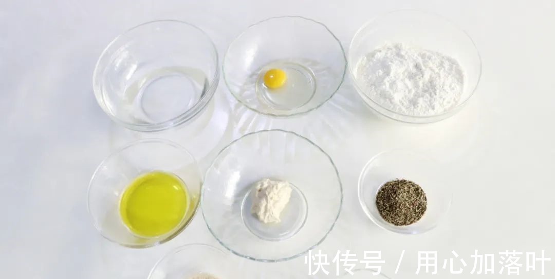 foc意大利非常流行的一种扁平面包--佛卡夏Focaccia！