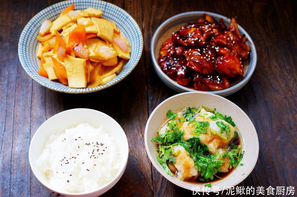 母子二人的晚餐,荤素搭配,味道好又实惠,网友:一看就是亲妈