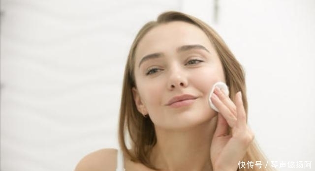 脸部|洗脸后，直接用手拍打爽肤水？怪不得皮肤差！这样做才是正确的