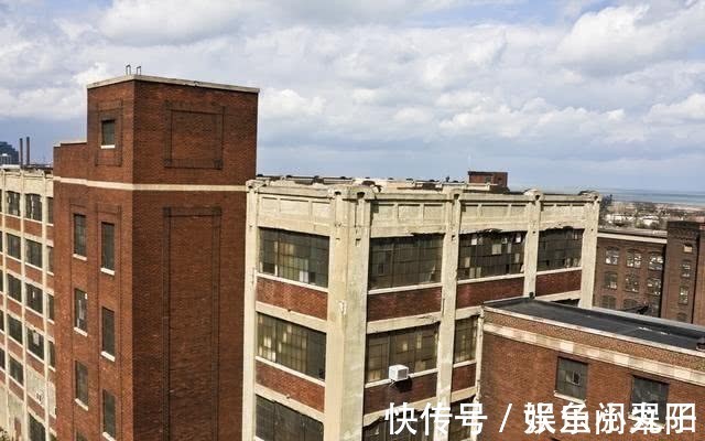 高楼层|为啥有钱人都爱买“顶楼房”?售楼小姐说漏嘴,庆幸自己没选错!