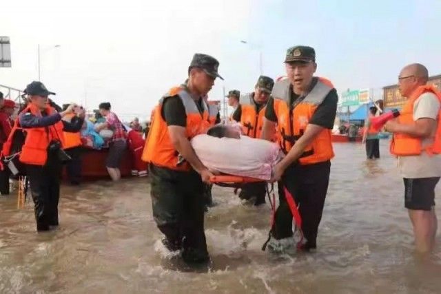 安阳市政府|人民子弟兵持续奋战抗洪一线！投入数千兵力帮助受灾群众恢复生产生活秩序