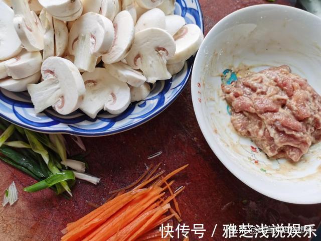 蘑菇|简单又好吃的蘑菇溜肉片，肉片滑嫩蘑菇香，美味营养都兼顾