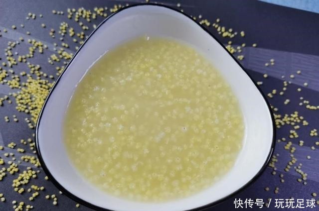 煮小米粥时,直接下锅是大错!多加这1步,米粥更黏稠,米油更厚!