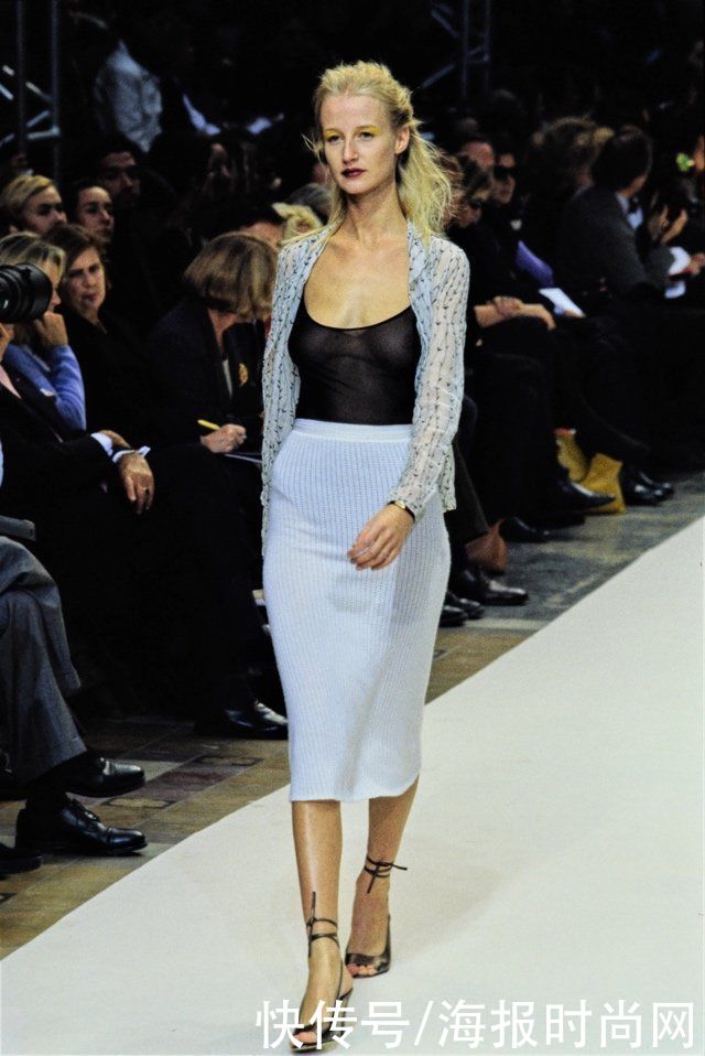 半裙|显瘦不挑人的半身裙，可能就是她们身上的这条了吧