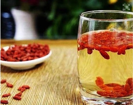 人参|睡前吃“枸杞”赛人参是真的吗很多人想错了,营养师告诉你真相