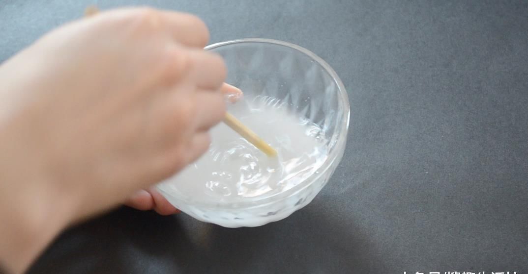 妙招|洗碗槽的排水口又脏又臭难清洗 用这个方法能帮你解决, 省钱又实用