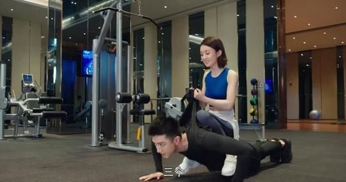 秀恩爱|她细腰翘臀,男友虎背熊腰,上演健身版“美女与野兽”,让人羡慕