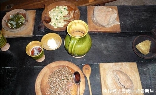 中世纪,欧洲人穷得吃黑面包、水煮豆子的时候,中国人吃的什么?