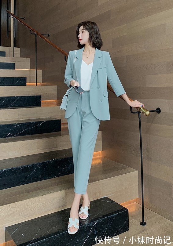 职业|职业气质,时尚休闲,减龄薄款西装套装搭配