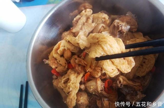  鸡肉|天冷了，就喜欢吃这一锅炖，不仅简单方便，吃起来美味又暖和