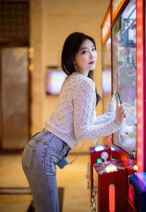 高跟鞋 用牛仔裤搭配高跟鞋，轻轻松松秀出好身姿，时尚百搭！