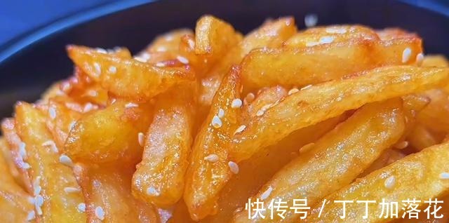 土豆别再炒着吃了,教你一个新做法,外酥里嫩,酸甜适口!