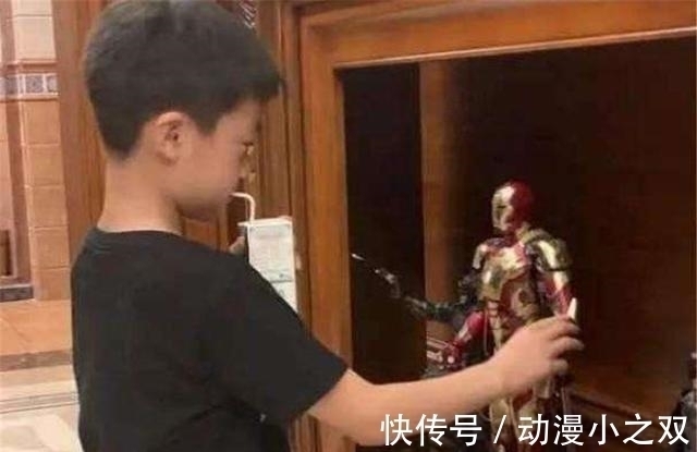 受害者|“亲戚一场你计较啥”,熊孩子掰断 20万手办,受害者的处理太解气