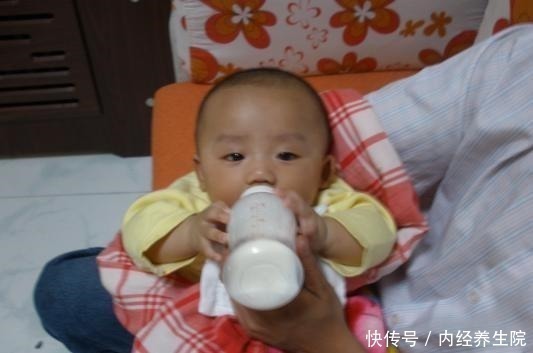 肽菇乳清|儿科医生积食的娃会出现“3反常”，越拖越伤脾，家长别疏忽！