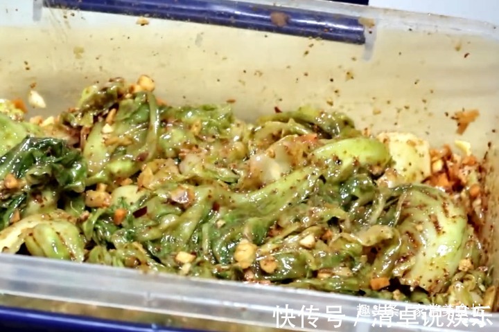 包菜最好吃的做法,简单美味又营养,香辣开胃,越吃越想吃