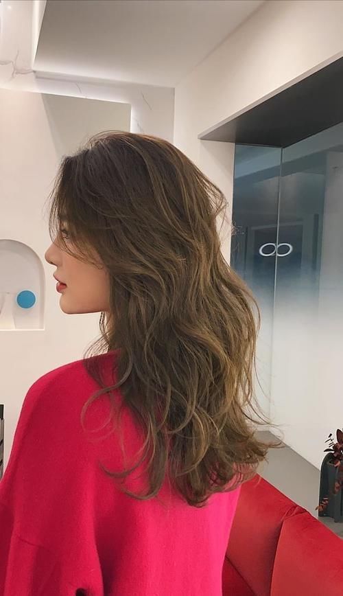 秋冬染发什么颜色更好看？2020流行这几种颜色，时髦又潮酷