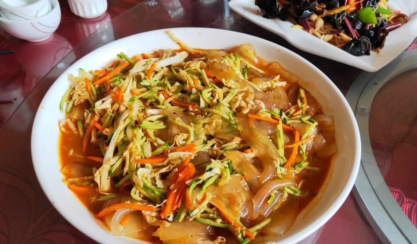 假期，请南方同学吃饭，10个人8道菜，同学北方菜都这么硬吗