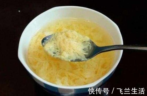 黄冰糖|村口70岁奶奶，做“冲鸡蛋花”火了，不加盐和水，清热解暑喝不腻