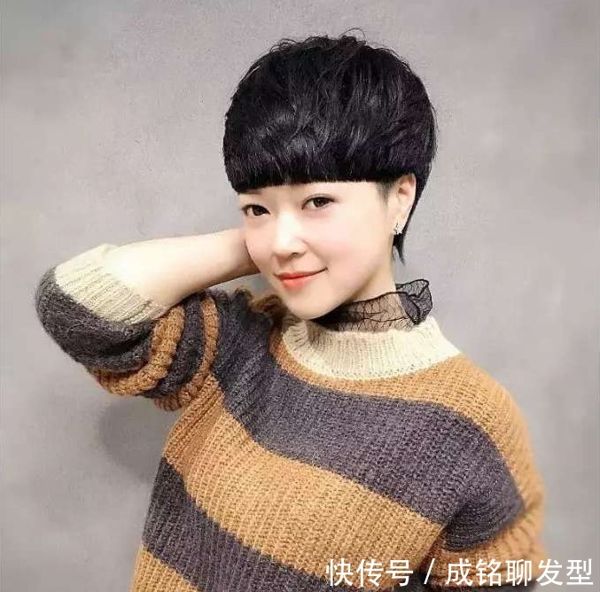 短发|30岁女士剪短发后,老公说老了5岁,哪种短发时尚减龄又好打理?