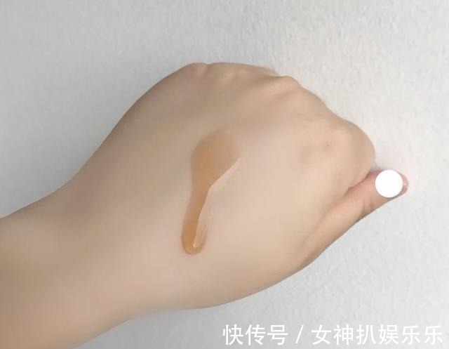 小姐姐|备受争议的四款网红精华,大部分人都吐槽难用,只有你觉得好用吗!