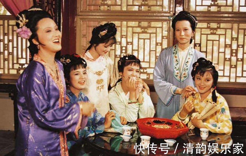 宝玉@大观园女儿们的爱好,王熙凤是治家,林黛玉是葬花,薛宝钗是什么