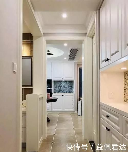 马赛克|老公坚持在过道打柜子,完工后我懵了,电视墙十分抢眼,谁见过!