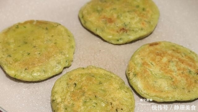 芥菜别用来打汤了,做成这样的小吃,有滋有味,上桌就被家人抢光