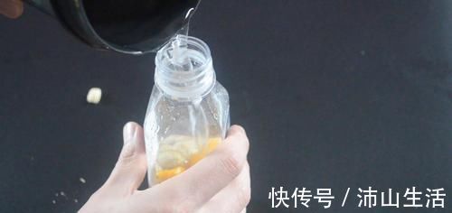 花生壳和橘子皮放在一起,这个用途太实用了,看完尽快提醒家里人