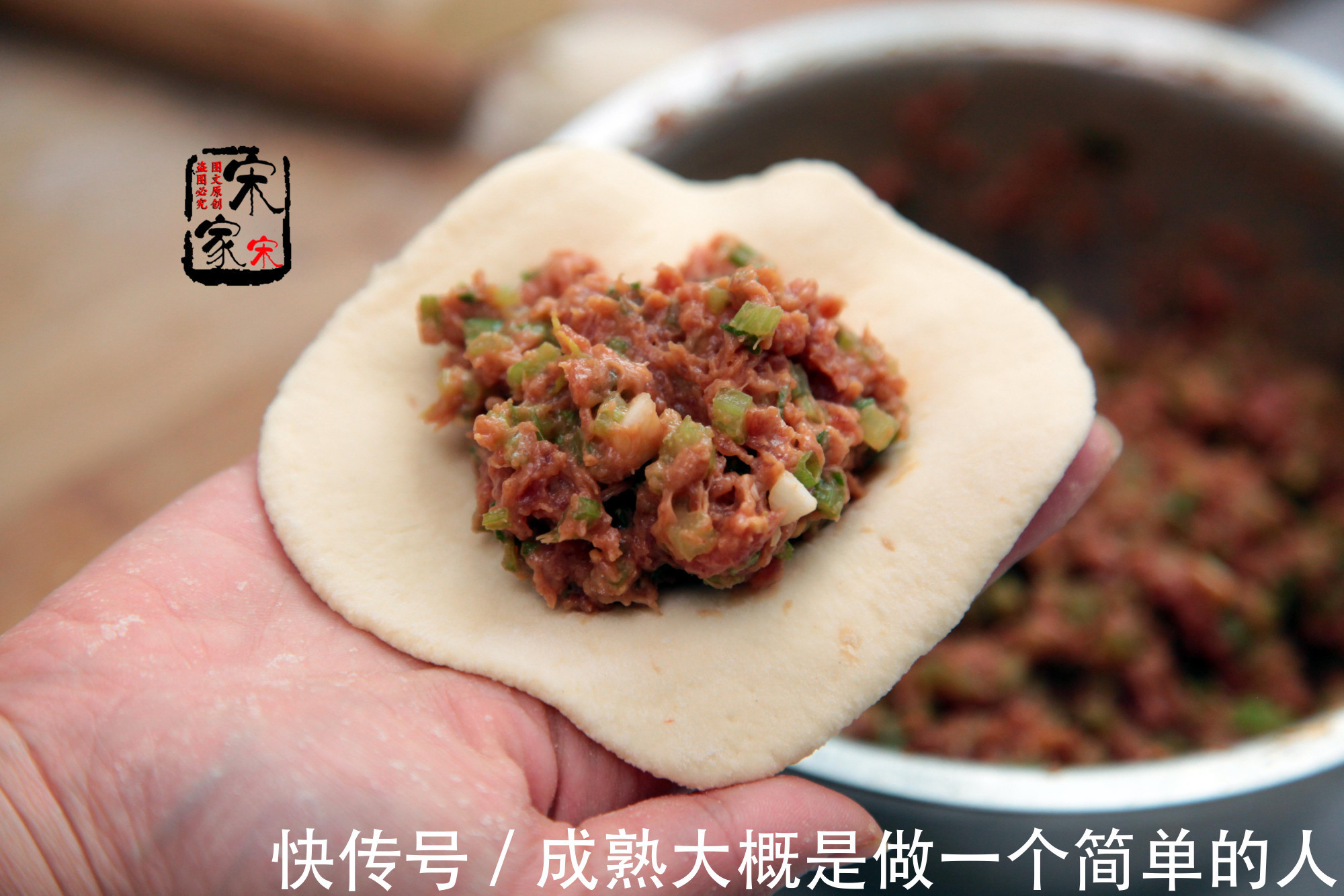 多汁又抱团的包子馅儿怎么调老厨师这做法太狠了，怪不得好吃！