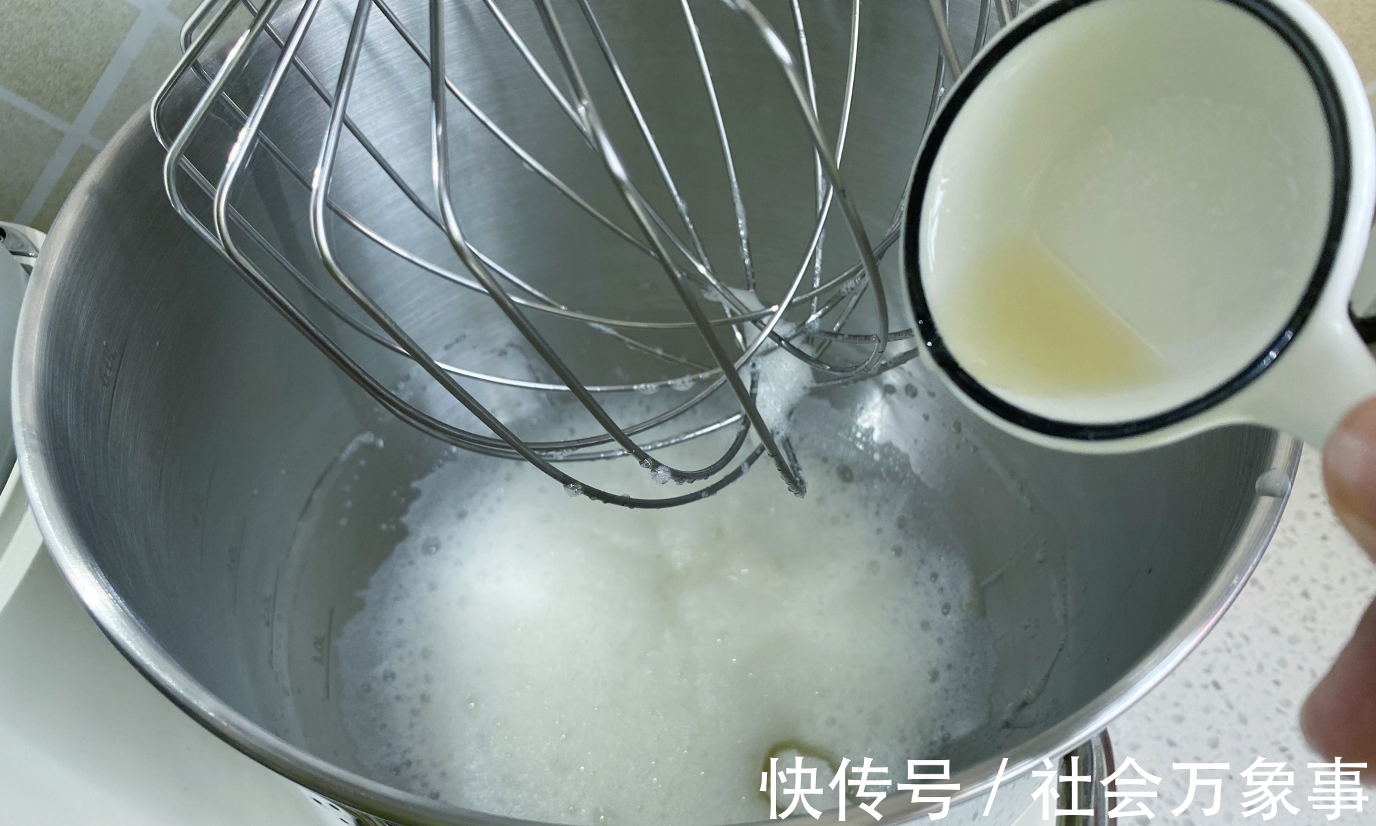 蛋白霜|蛋糕此做法太好吃了，我家一周吃五次，卷一卷细腻柔软又美味