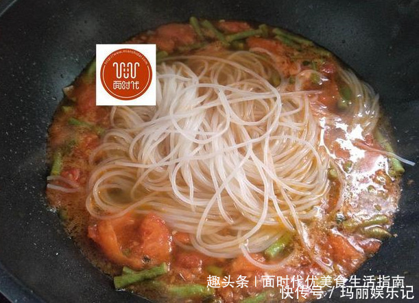 夏天|夏天,孩子就稀罕这个米线做法,即开胃又好做,一次一大碗才够吃