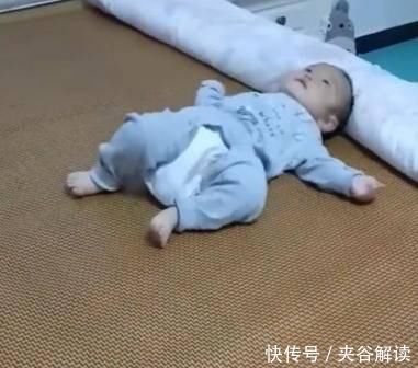 真相|宝宝不会翻身,却多次掉下床,爸爸无意拍下的视频,找到了真相