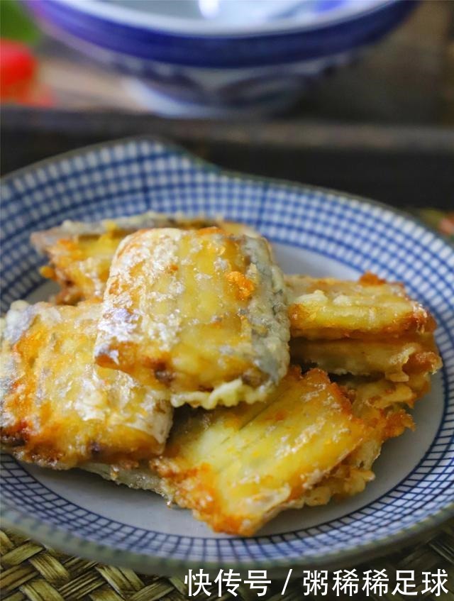 炸带鱼,用面粉还是淀粉许多人都用错了,难怪带鱼不酥脆还回软!